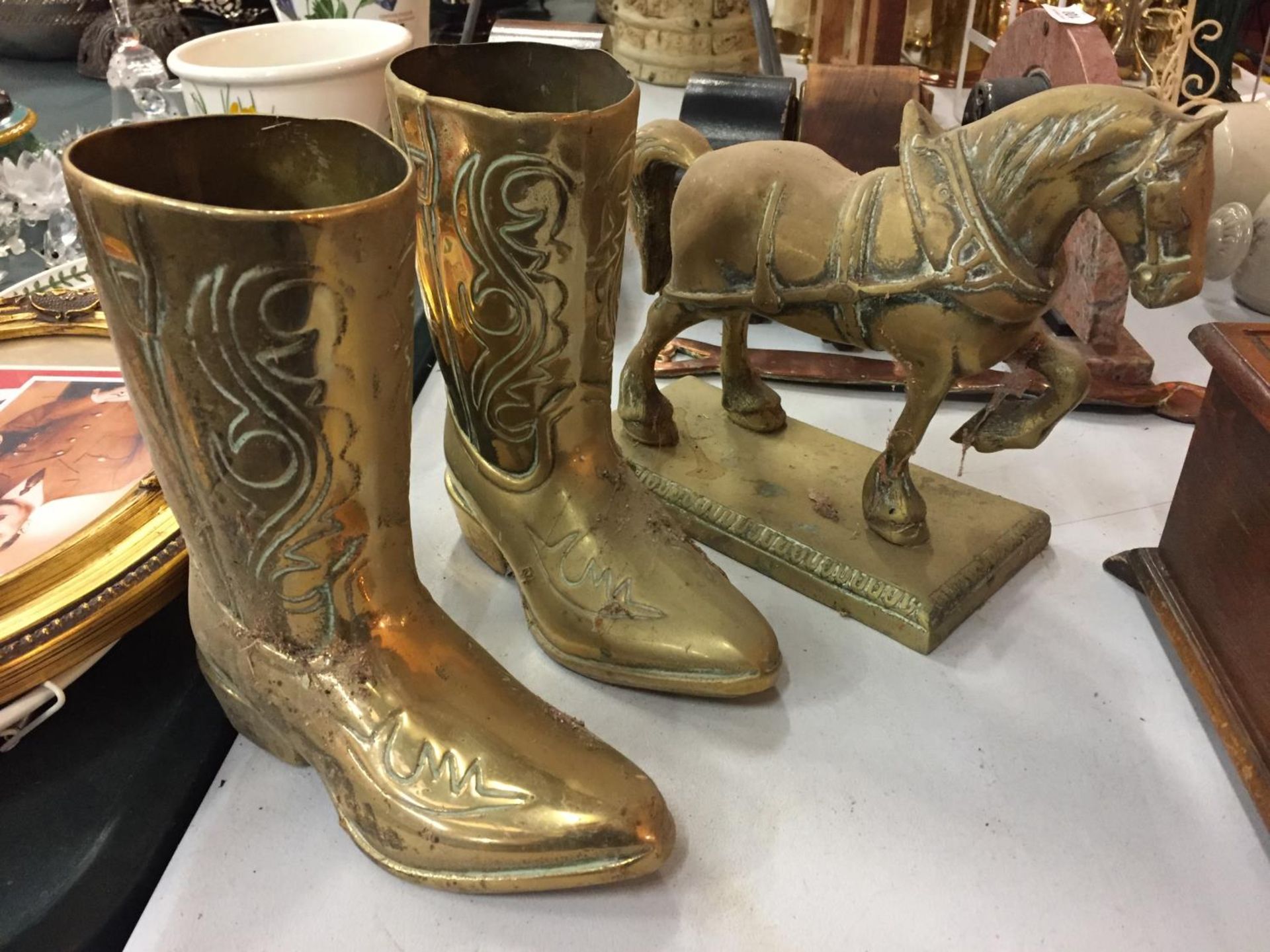 A PAIR OF HEAVY BRASS COW BOY BOOTS AND A SHIRE HORSE HEIGHT APPROX 20CM