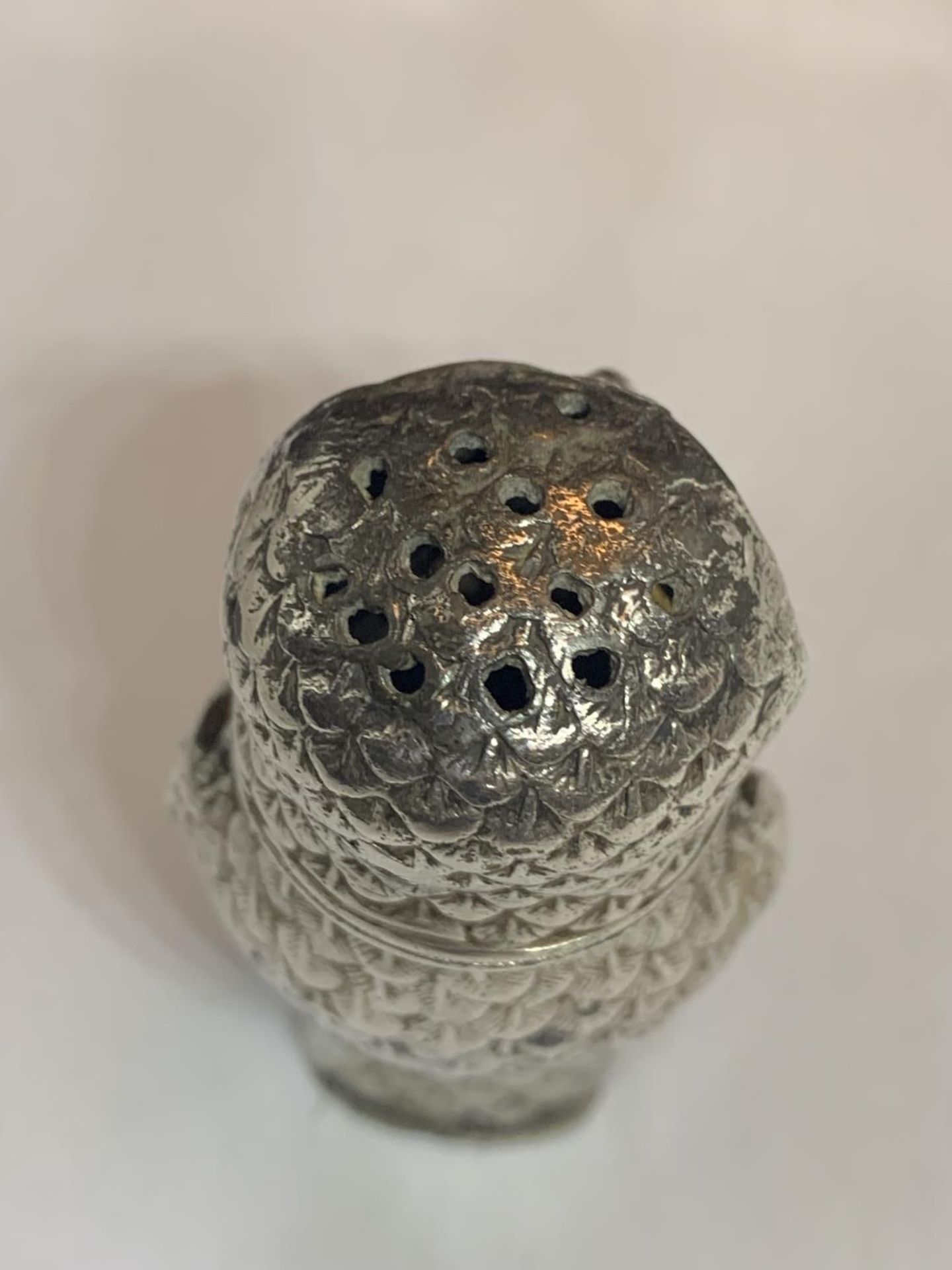 A VICTORIAN PEPPERETTE IN THE FORM OF AN OWL - Image 3 of 4