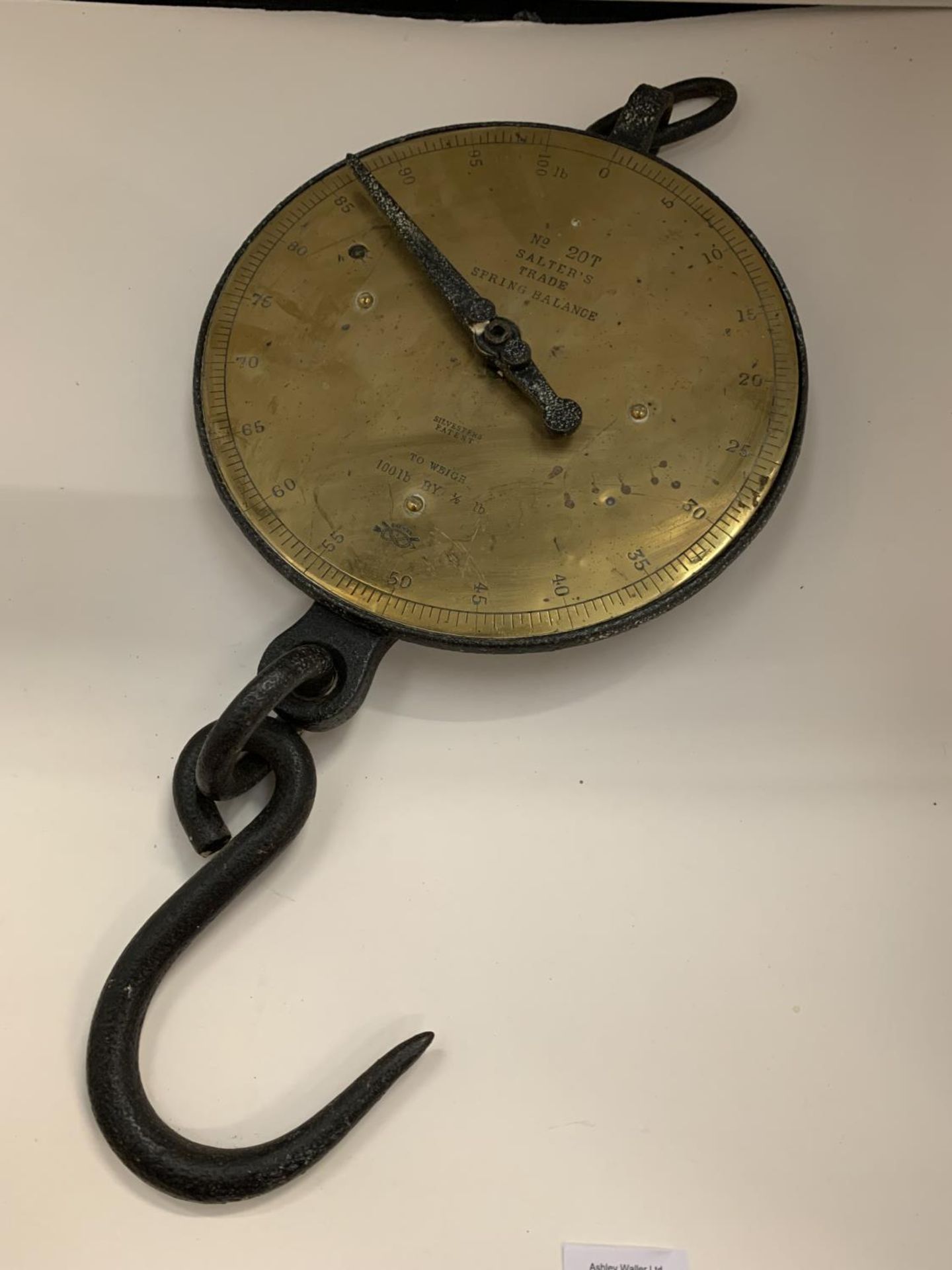 A VINTAGE SET OF BRASS FACED NO 20T SALTERS TRADE SPRING BALANCE SCALES SILVESTERS PATENT TO WEIGH