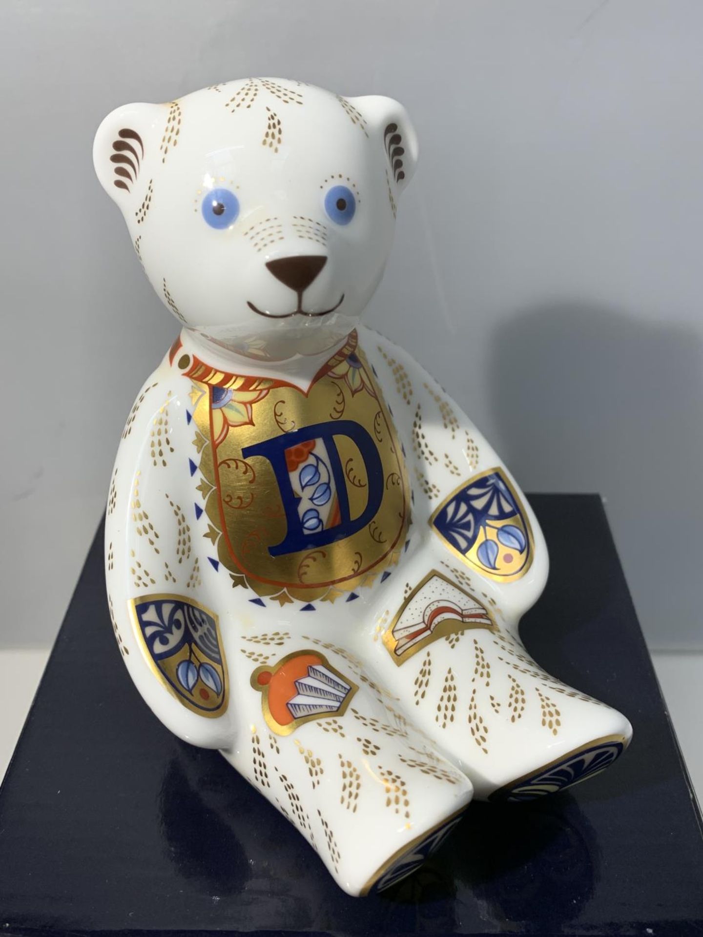 A BOXED ROYAL CROWN DERBY ALPHABET BEAR D WITH GOLD STOPPER - Image 2 of 4