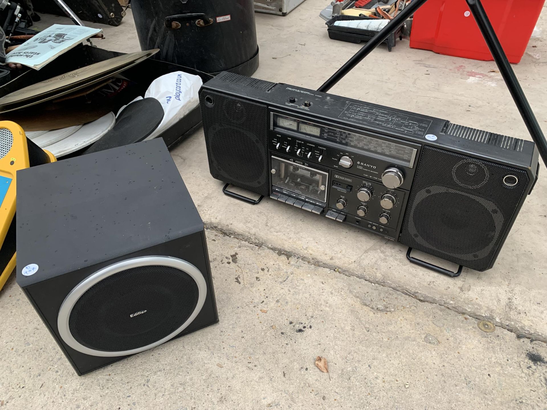 A YAMAHA ORGAN, SANYO STEREO RECORDER AND AN EDIFIER SPEAKER - Image 2 of 4