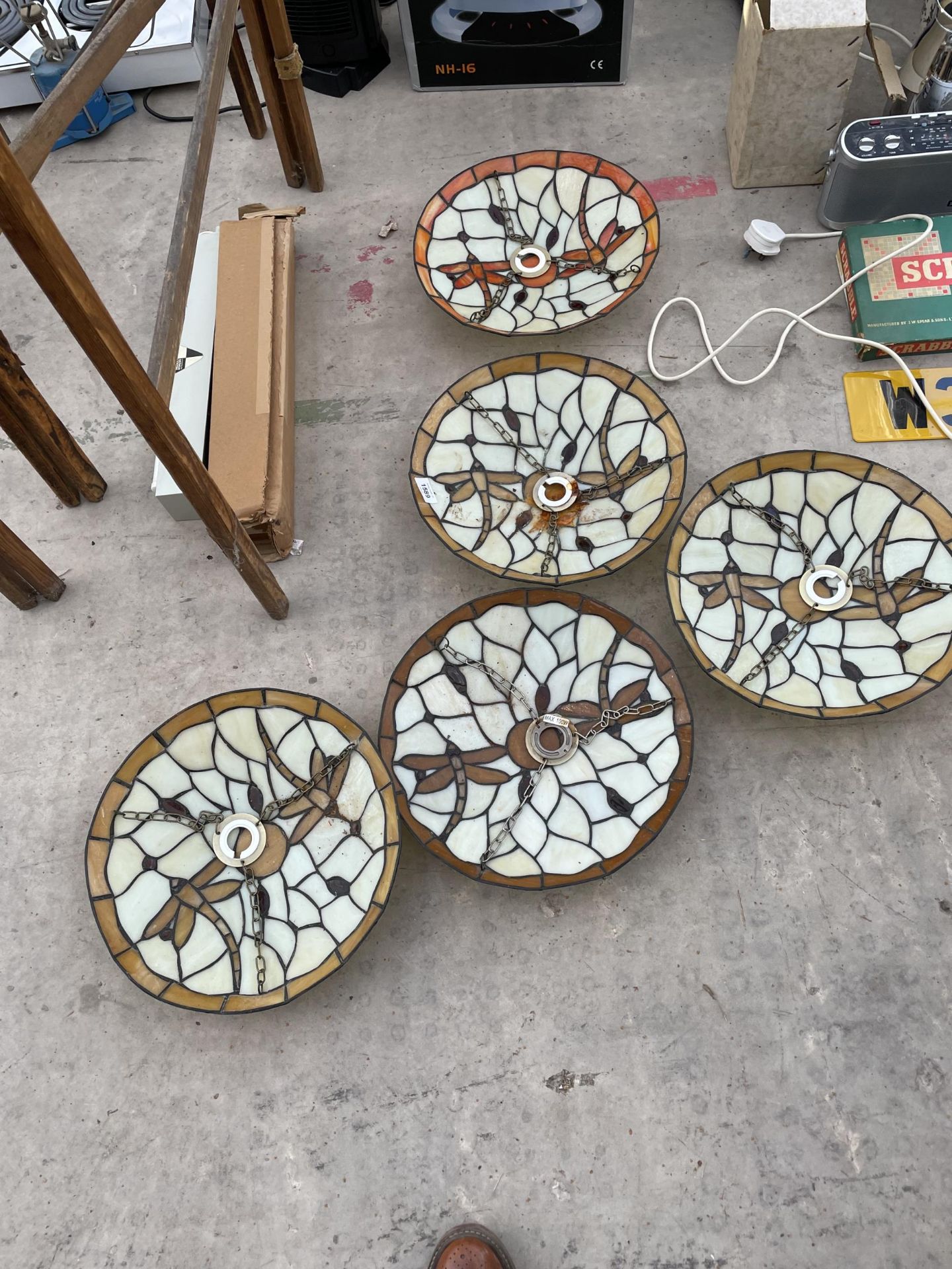 A GROUP OF FIVE TIFFANY STYLE LIGHT SHADES