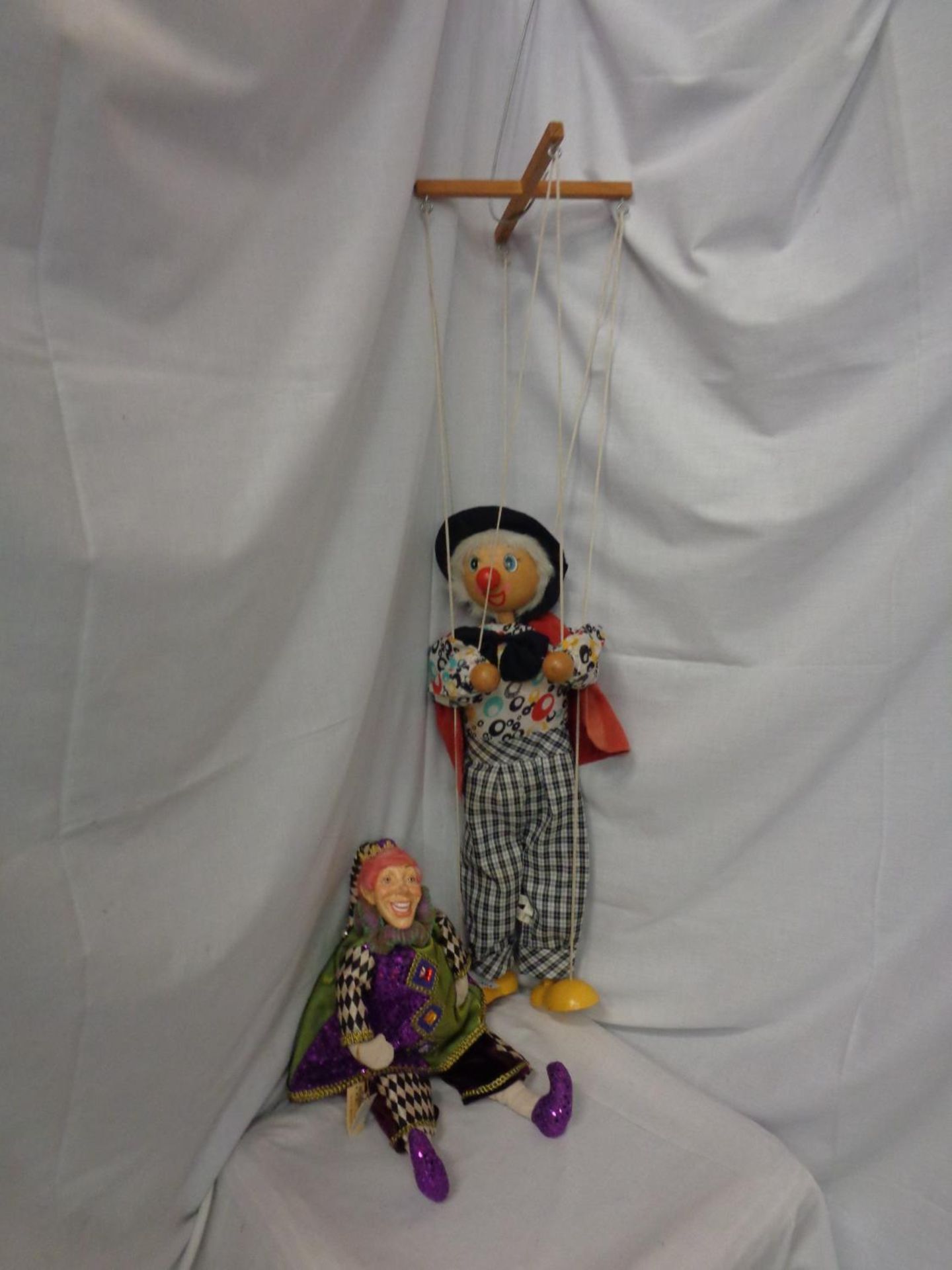 TWO ITEMS TO INCLUDE A HARRODS ELECTRIZZARE ACTOR DOLL WITH LABEL AND A WOODEN CLOWN PUPPET WITH - Image 2 of 5