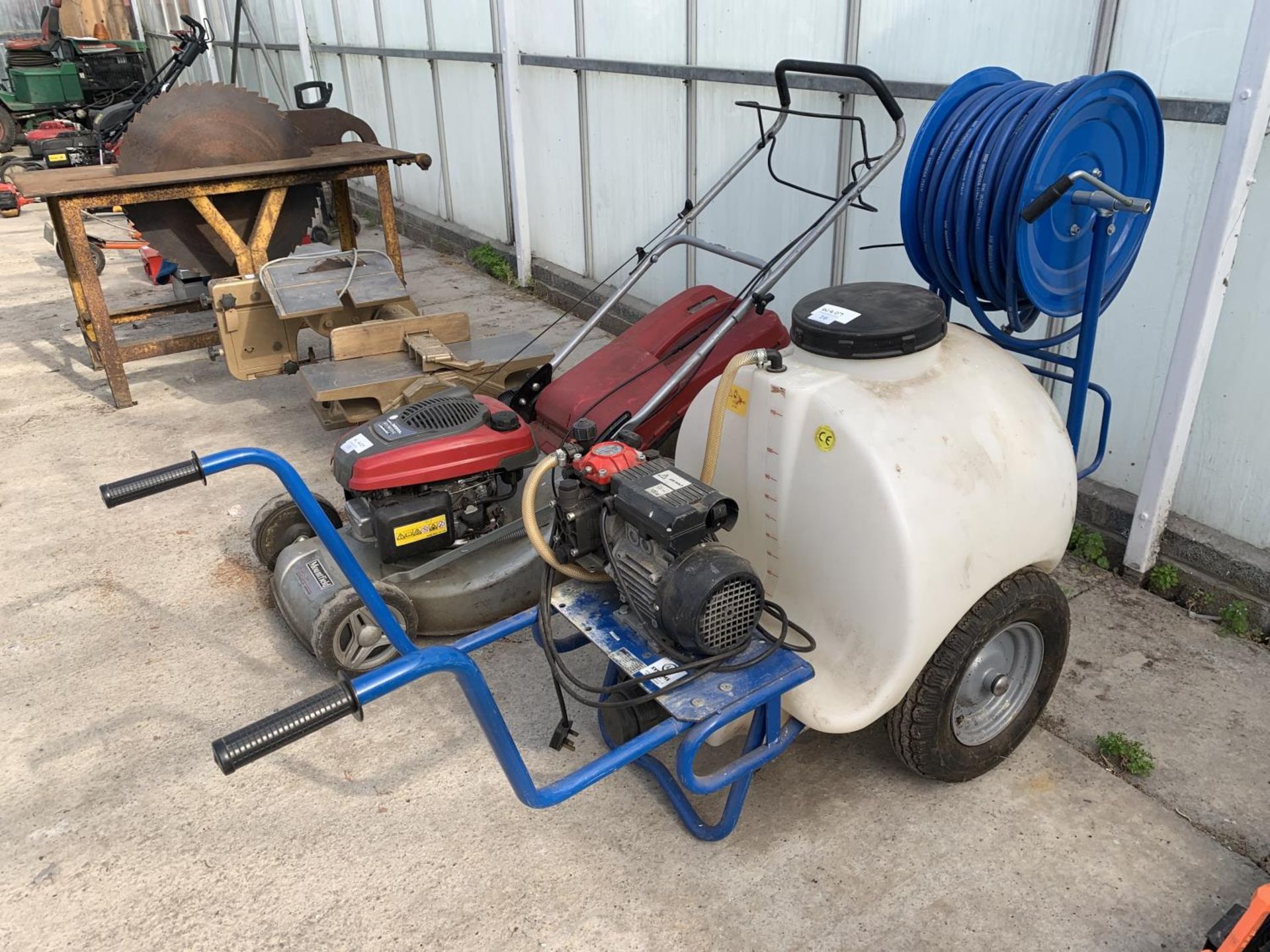 A 240V ELECTRIC PESTICIDE SPRAYER AND TROLLEY WITH RETRACTABLE HOSE 120 LITRES - NO VAT - Image 4 of 5