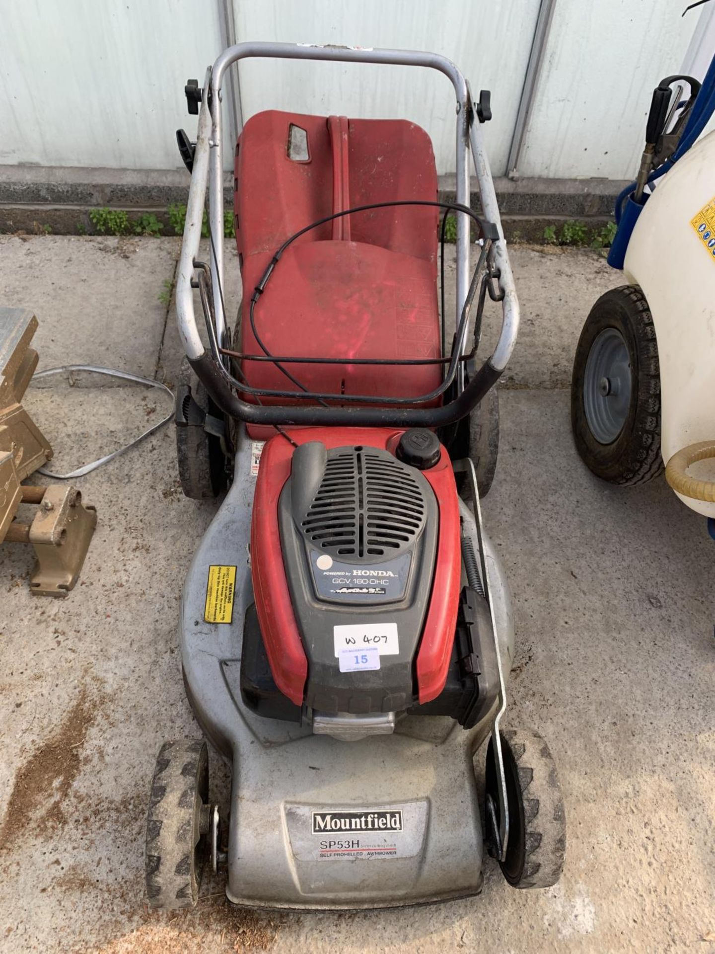 A MOUNTFIELD SP53H LAWNMOWER WITH A HONDA GCV 160 OHC ENGINE AND GRASS BOX - NO VAT