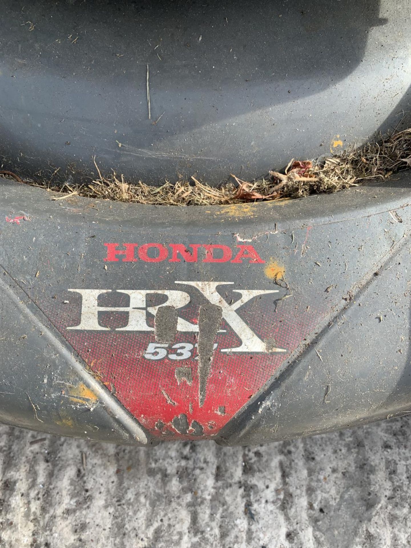 A HONDA HRX 537 PETROL LAWNMOWER WITH GRASS BOX WORKING NO VAT - Image 3 of 5