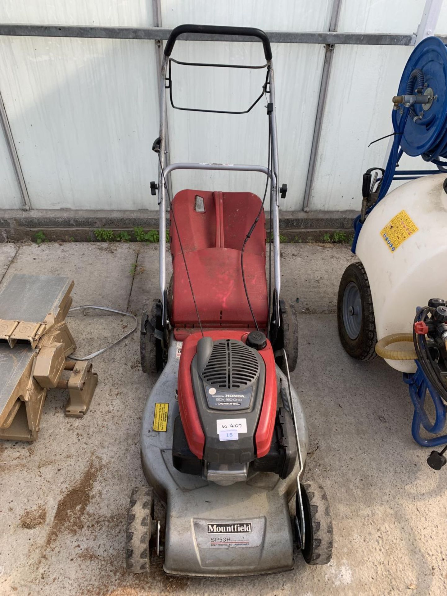 A MOUNTFIELD SP53H LAWNMOWER WITH A HONDA GCV 160 OHC ENGINE AND GRASS BOX - NO VAT - Image 5 of 6