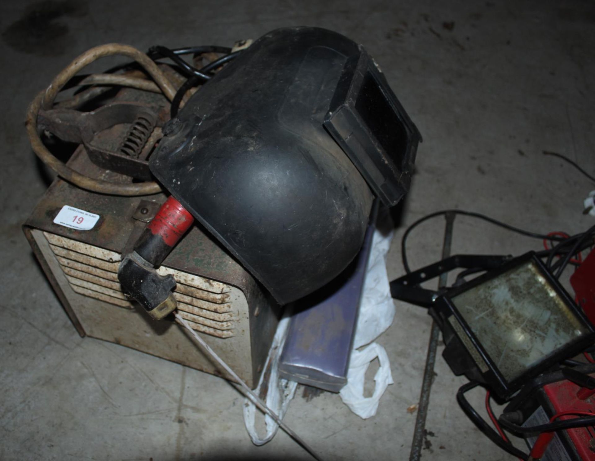 AN ARC WELDER WITH MASK & RODS