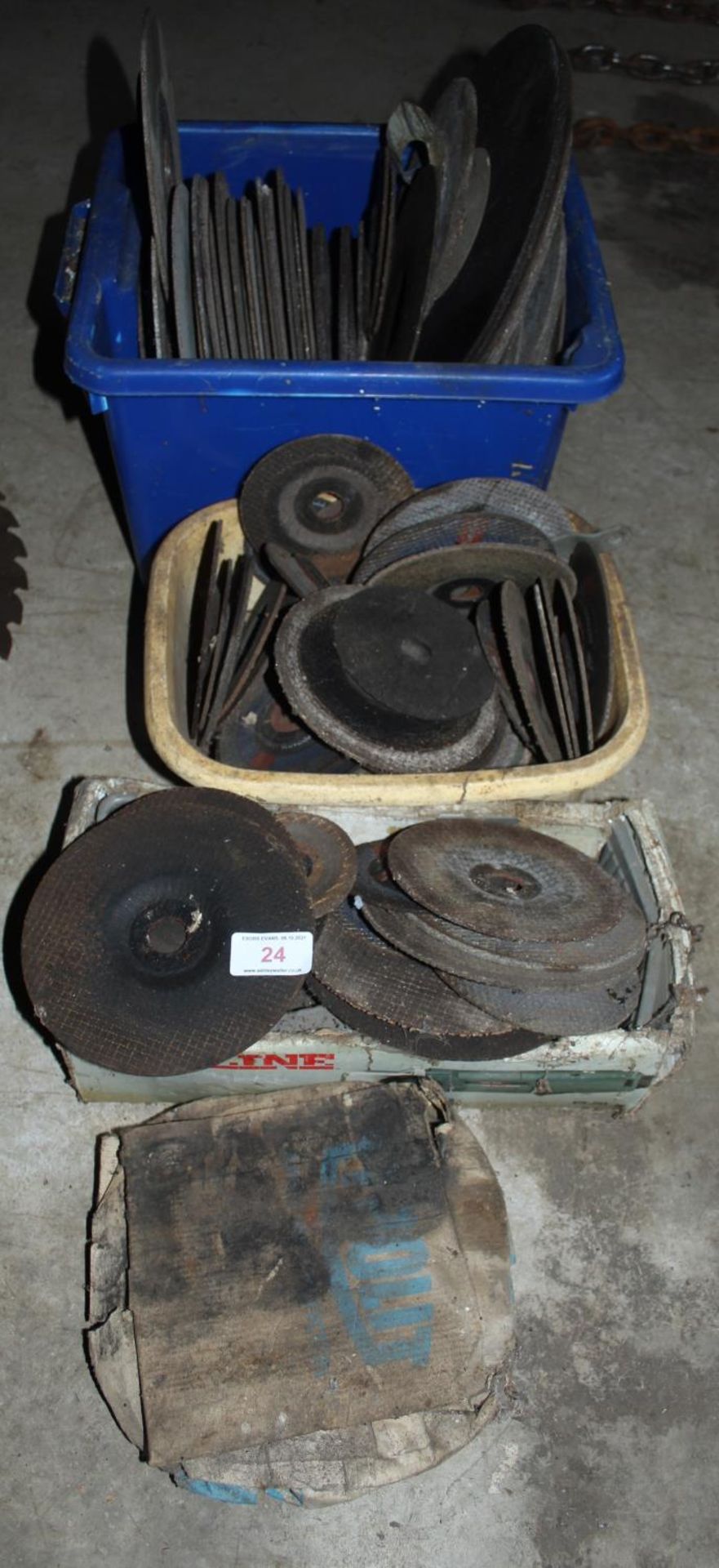 THREE BOXES OF CUTTING & GRINDING DISCS