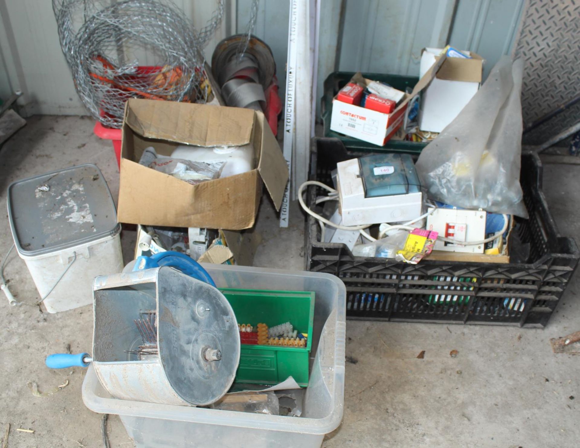 A QUANTITY OF ELECTRICAL SUNDRIES