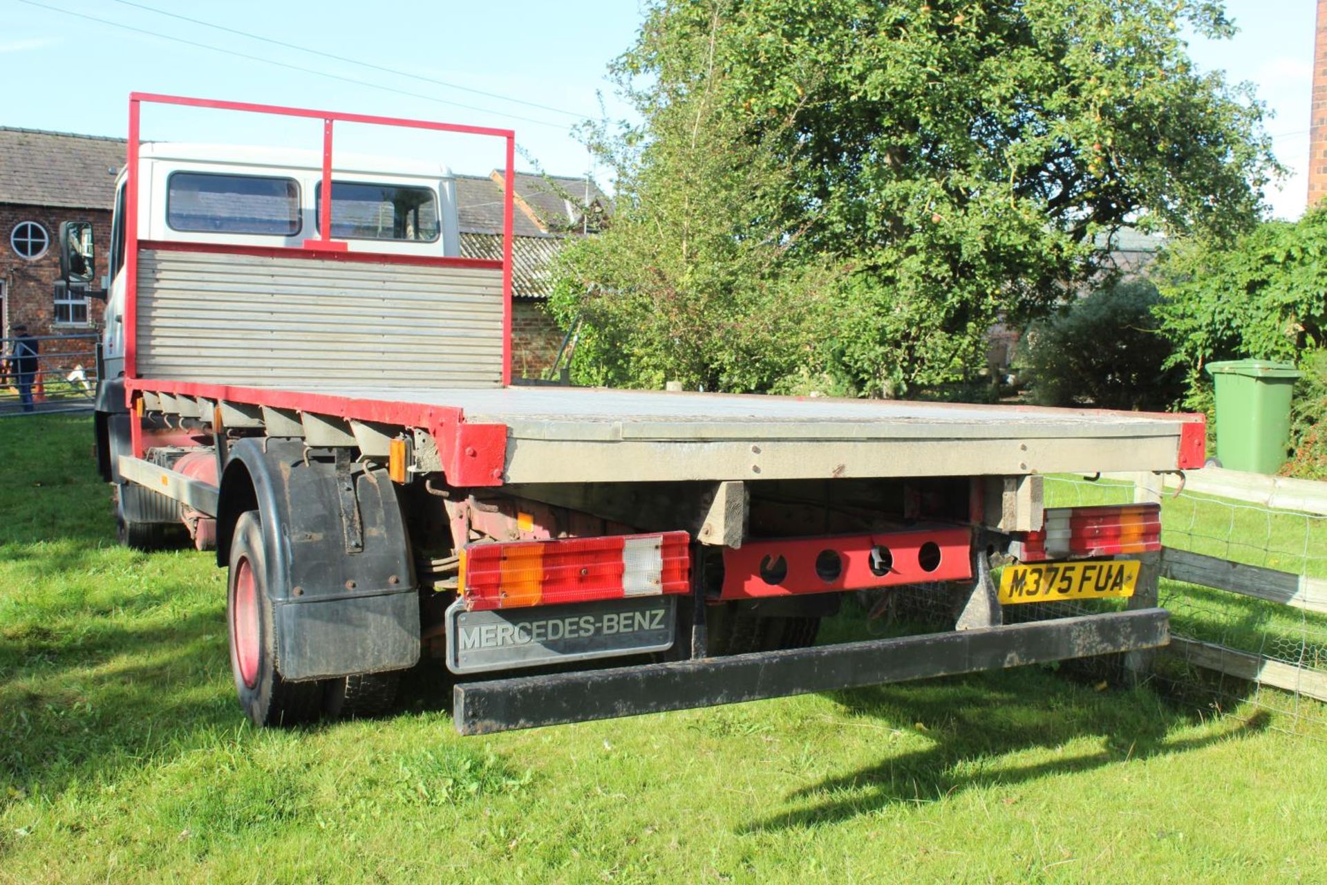 A MERCEDES 814 LORRY WITH A 17' LONG ALUMINIUM BODY REGISTRATION NUMBER M575 FUA LOG BOOK APPLIED - Image 3 of 4