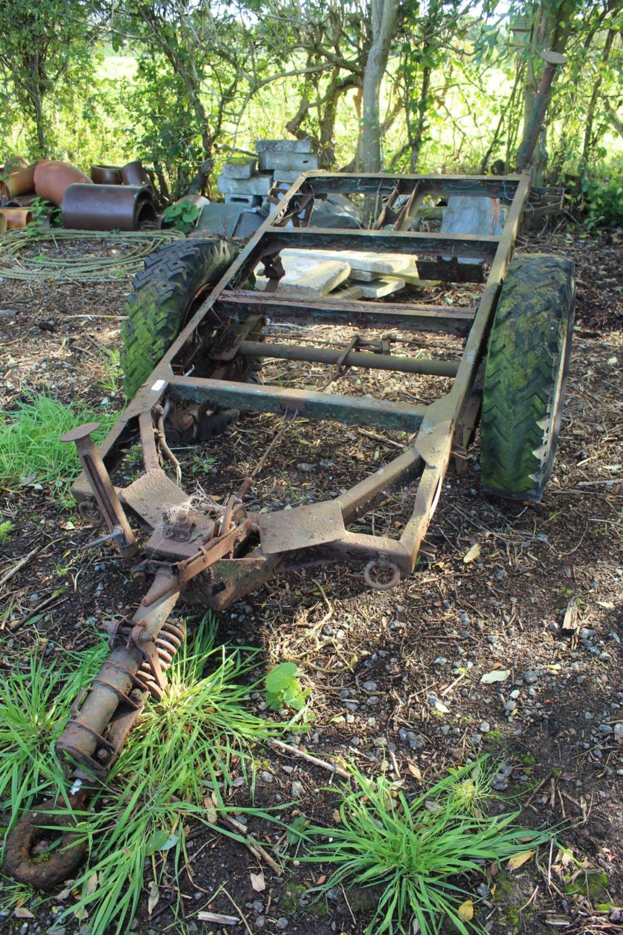 A TRAILER CHASSIS WITH LR WHEELS