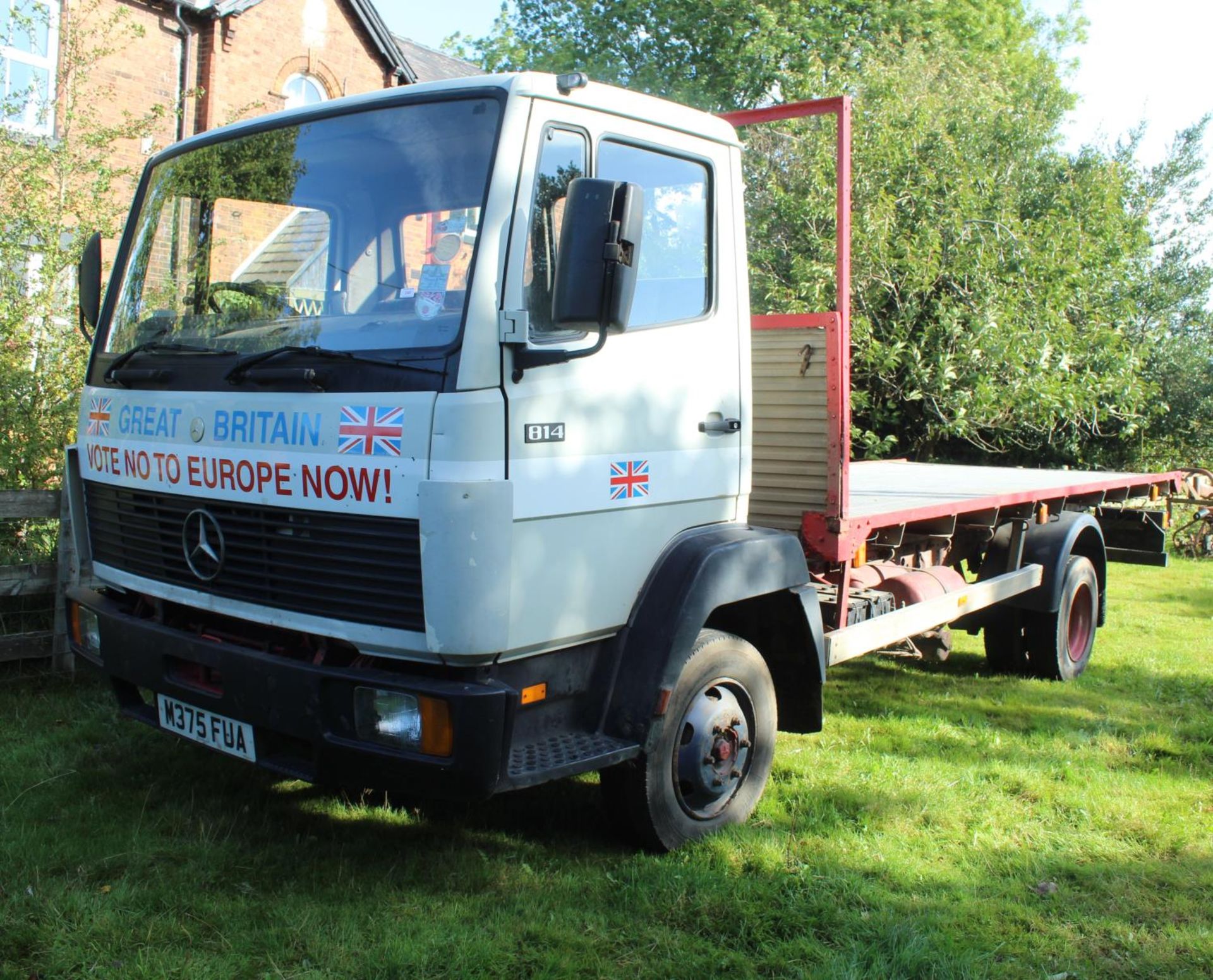 A MERCEDES 814 LORRY WITH A 17' LONG ALUMINIUM BODY REGISTRATION NUMBER M575 FUA LOG BOOK APPLIED