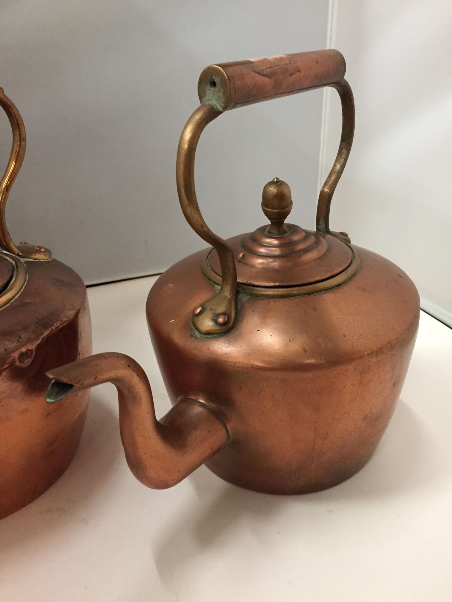 TWO COPPER KETTLES WITH ACORN TOPS - Image 2 of 3