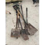 AN ASSORTMENT OF VINTAGE GARDEN TOOLS TO INCLUDE FORKS, SHIOVELS AND SHEARS ETC