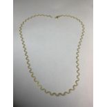 AN UNUSUAL 9 CARAT GOLD NECKLACE MARKED 375 LENGTH 46 CM GROSS WEIGHT 5.0 GRAMS