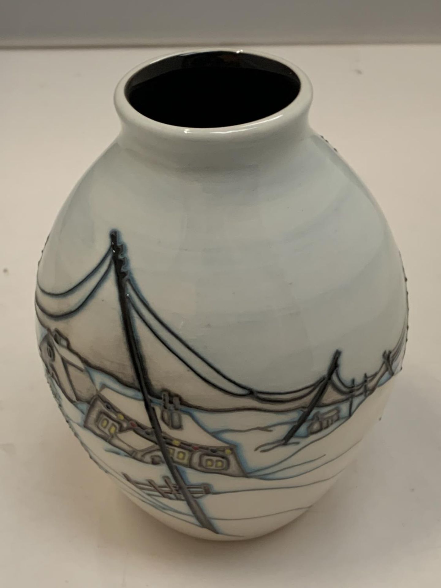 A MOORCROFT HOME FOR CHRISTMAS VASE 5 INCHES TALL - Image 2 of 4