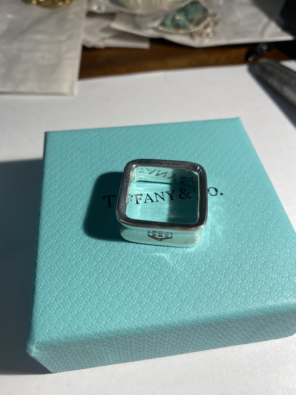 A FASHION SQUARE RING IN BOX WITH BAG, SIZE P : 7.23GRAMS - Image 3 of 4