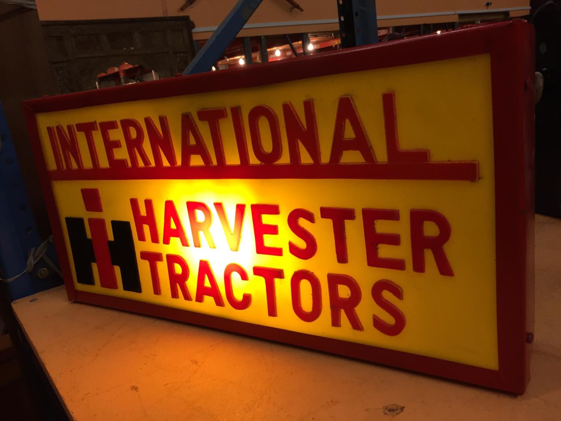 AN INTERNATIONAL HARVESTER TRACTORS ILLUMINATED LIGHT BOX SIGN - Image 3 of 3