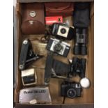 A QUANTITY OF VINTAGE CAMERAS TO INCLUDE A KODAK BROWNIE 127, A NO 3 ENSIGN CARBINE, A NO 1 KODAK