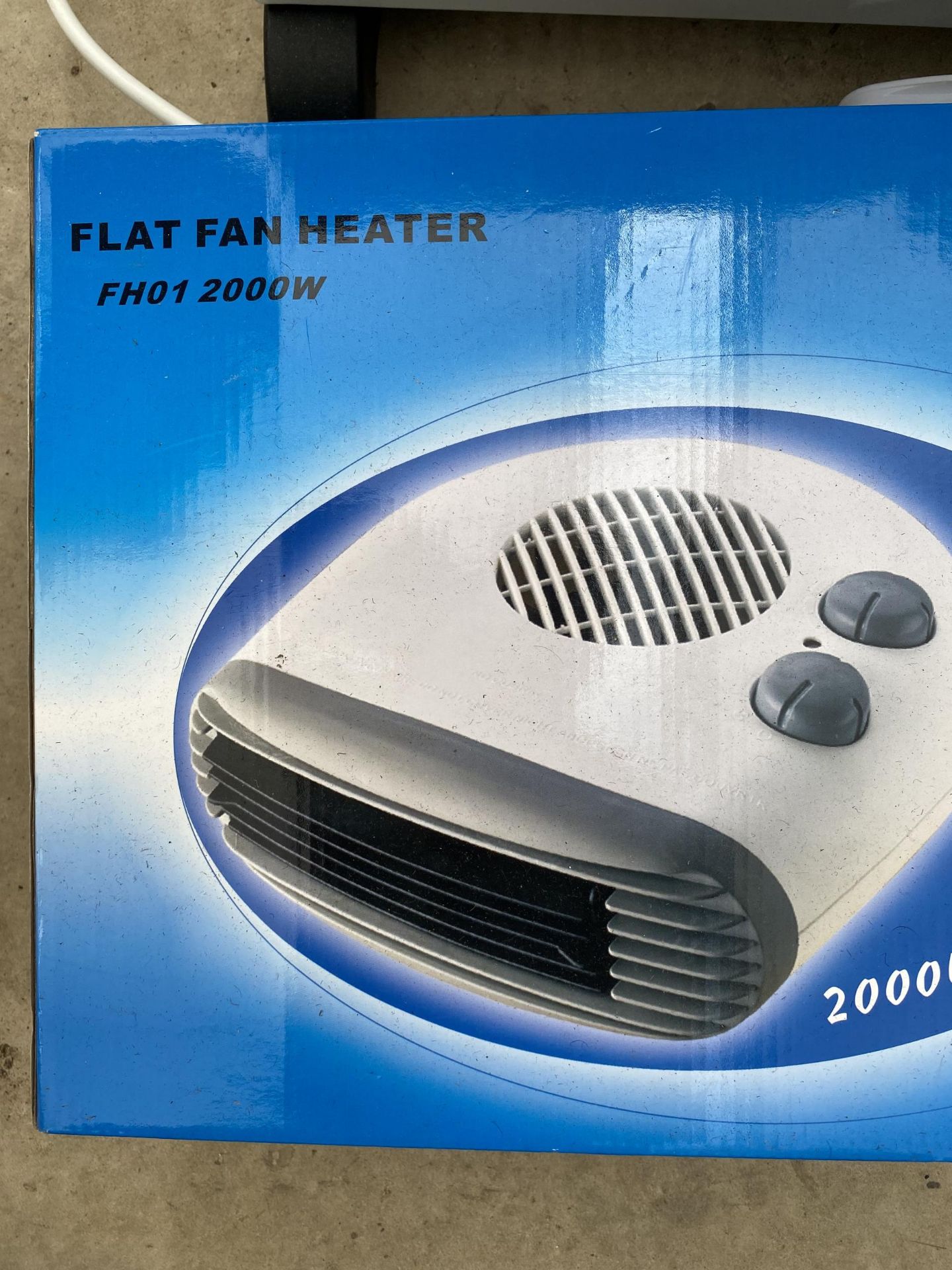 AN ASSORTMENT OF HEATERS TO INCLUDE TWO BOXED FAN HEATERS AND TWO OIL FILLED HEATERS ETC - Image 2 of 4