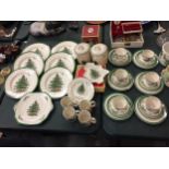 A LARGE COLLECTION OF SPODE CHRISTMAS DINNERWARE TO INCLUDE CUPS, SAUCERS, PLATES, SWEET/BISCUIT