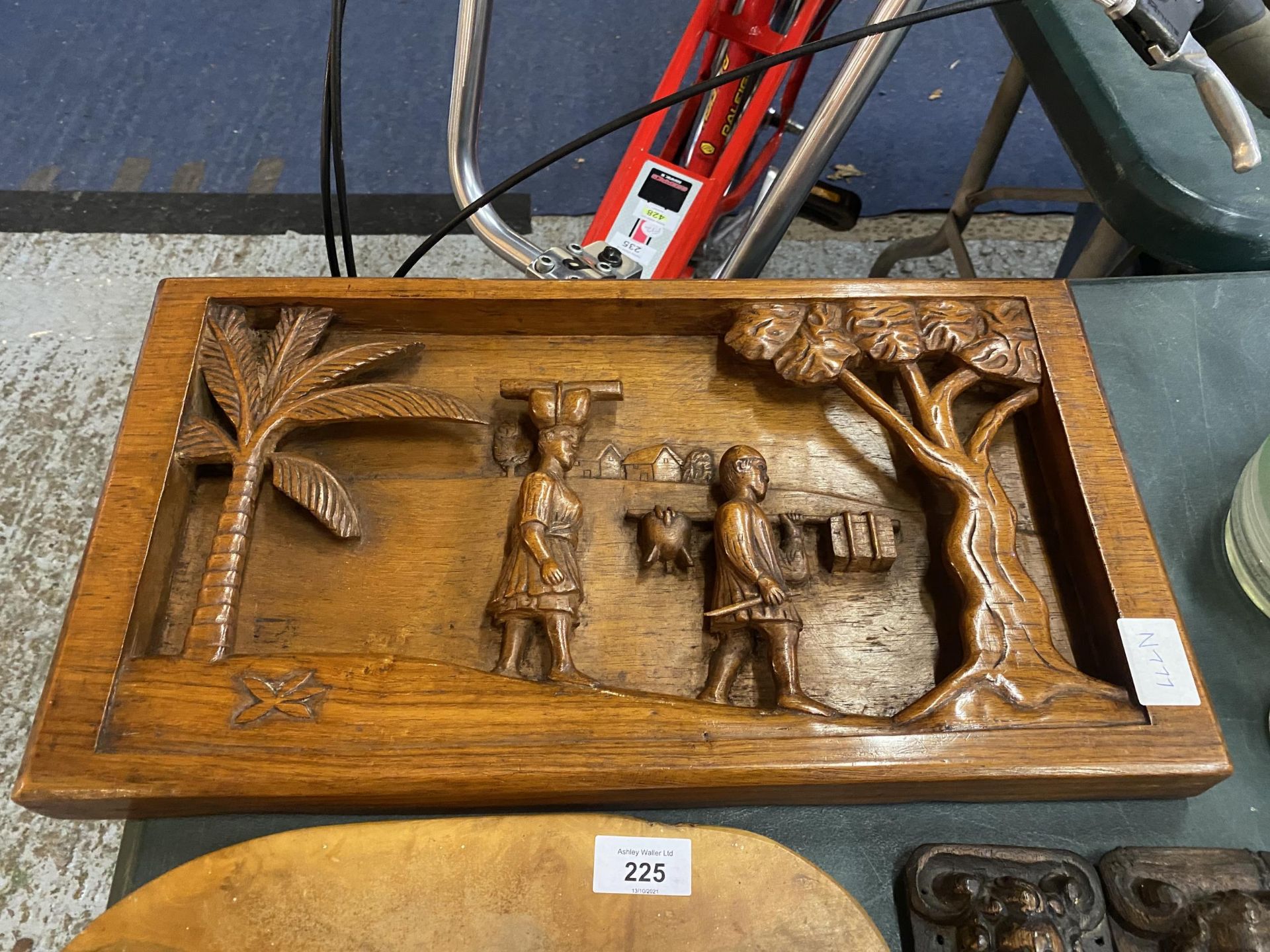 AN ASSORTMENT OF TREEN ITEMS TO INCLUDE A LOVELY CARVED WOODEN PANEL, OF A MAN AND WOMAN IN AN - Image 2 of 5