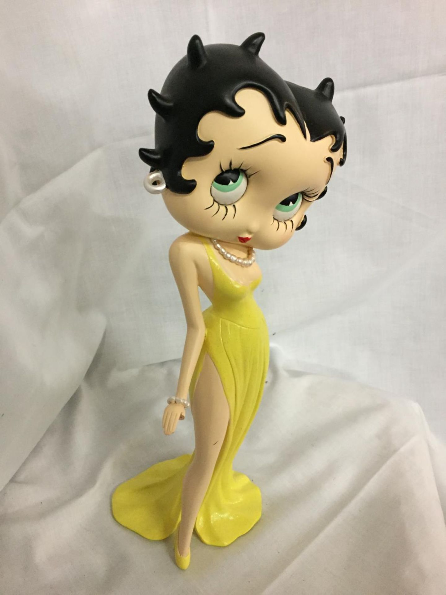 A MODEL OF BETTY BOOP IN A YELLOW DRESS - Image 2 of 3