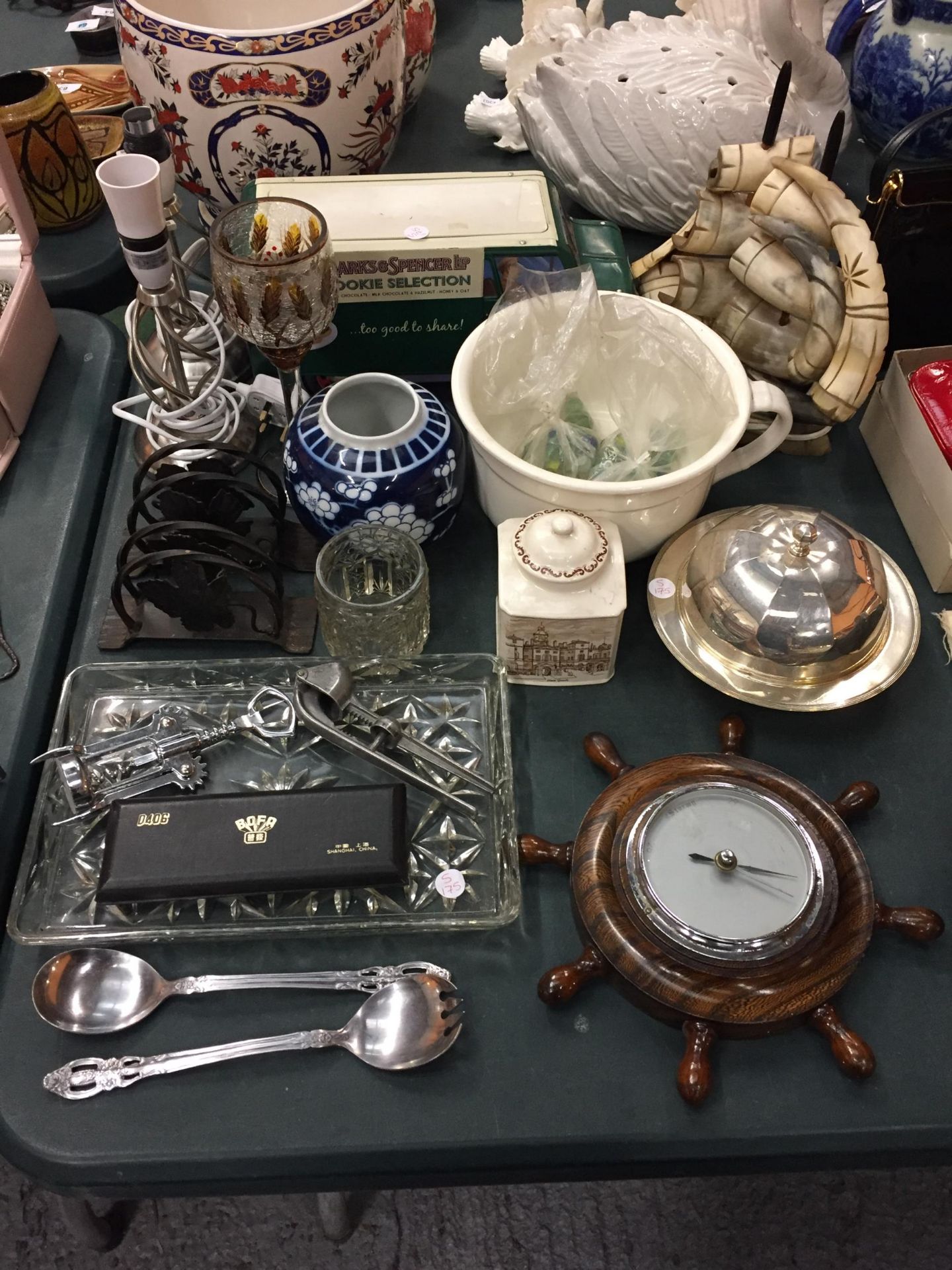 A QUANTITY OF COLLECTABLES TO INCLUDE A BAROMETER, BOAT LAMP, TWO TABLE LAMPS, M&S COOKIE TIN,