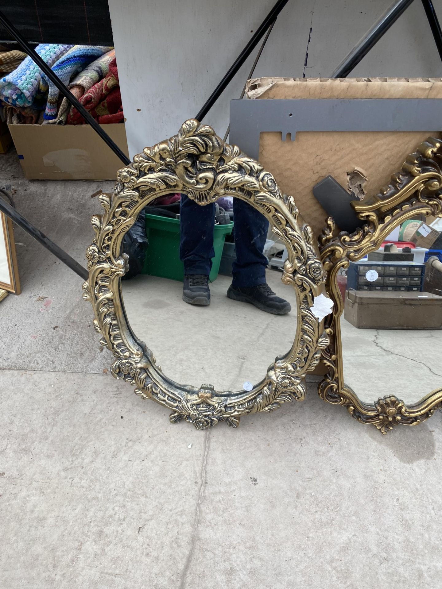 THREE VARIOUS DECORATIVE GILT FRAMED MIRRORS - Image 4 of 7