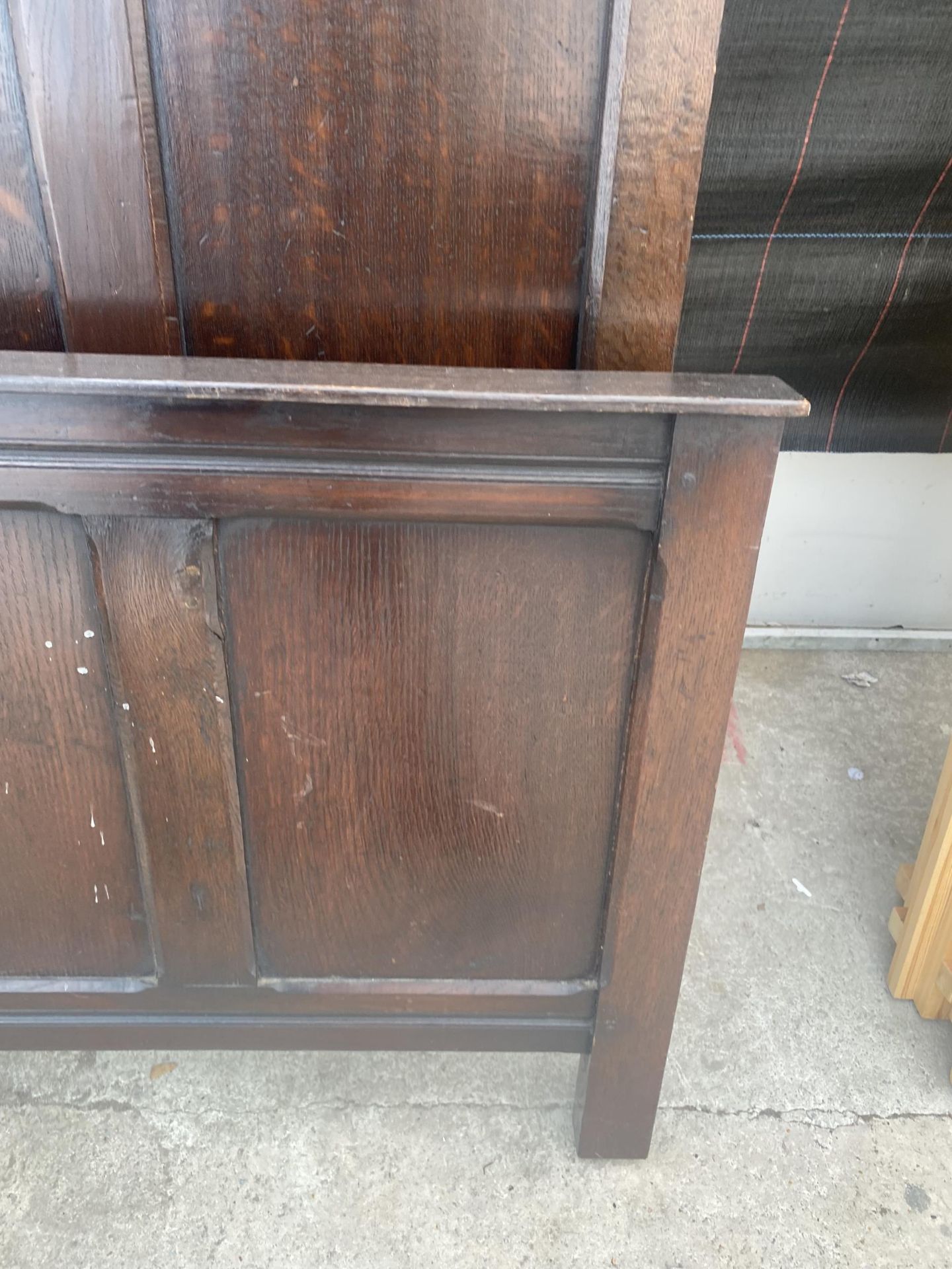 A VINTAGE BED WITH AN OAK HEAD BOARD AND FOOT BOARD - Image 3 of 3