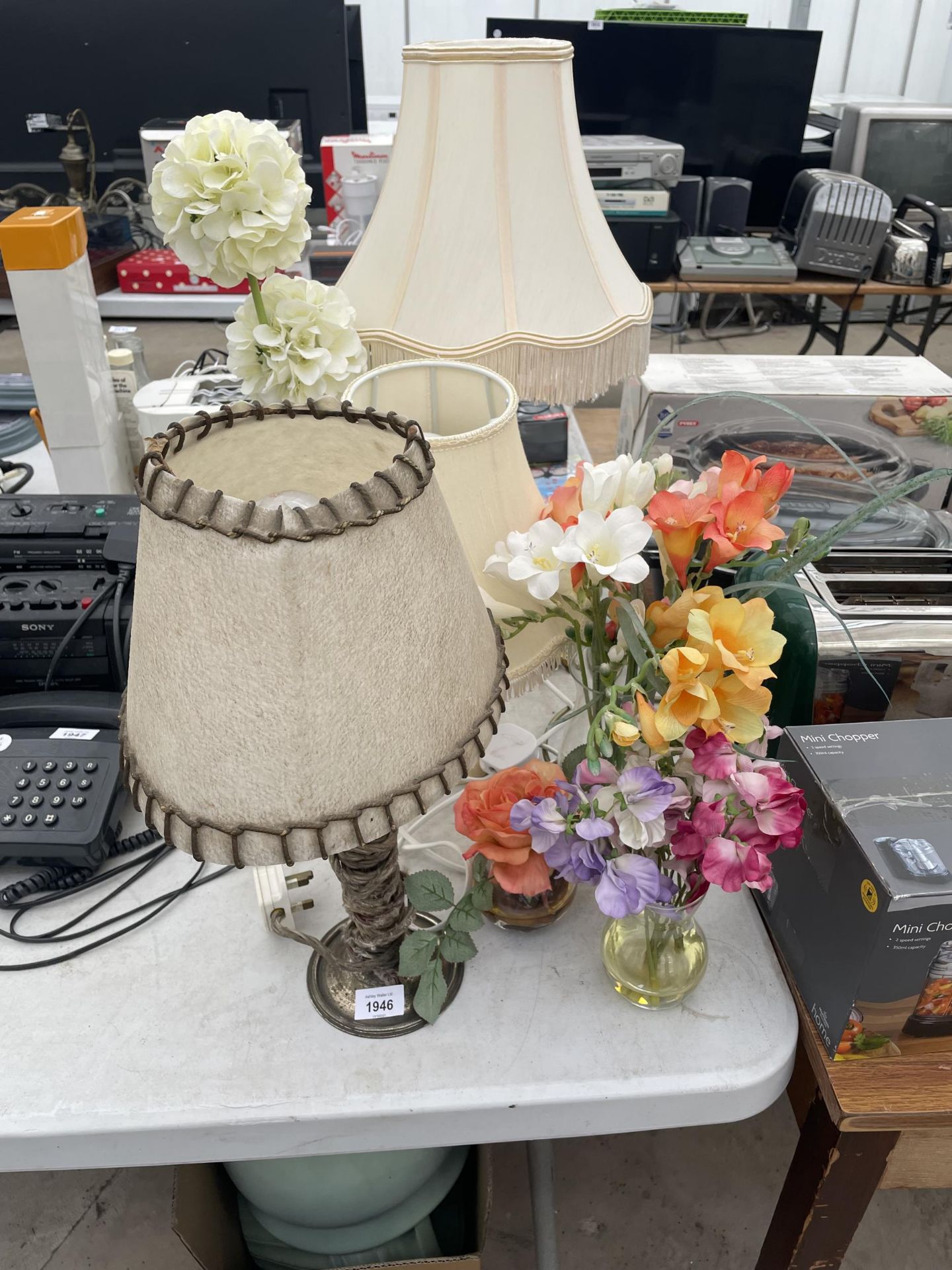 AN ASSORTMENT OF TABLE LAMPS AND VASES WITH ARTIFICIAL FLOWERS ETC