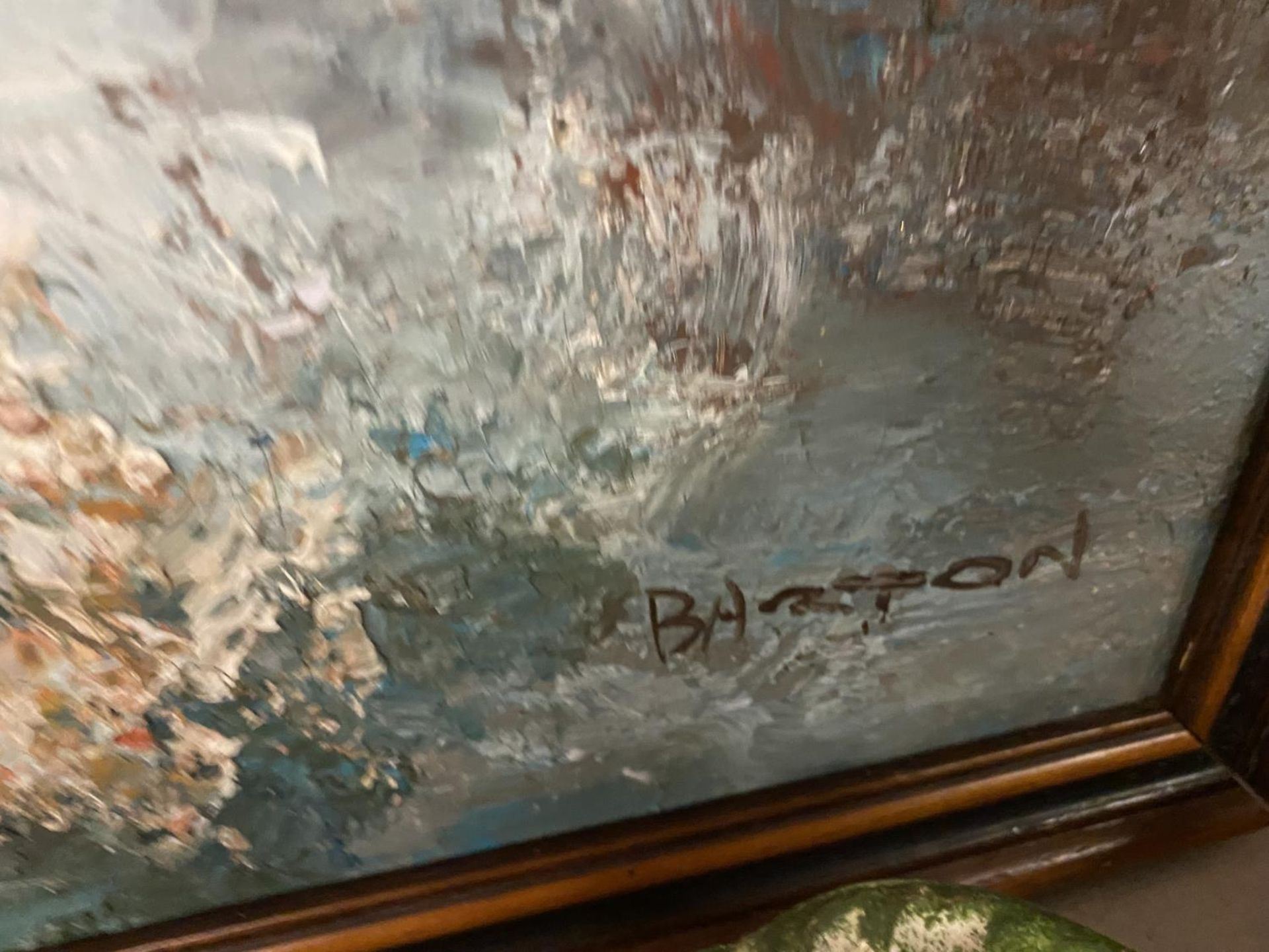 A 1970'S OIL PAINTING OF PARIS STREET SCENE SIGNED BARTON - Image 3 of 3