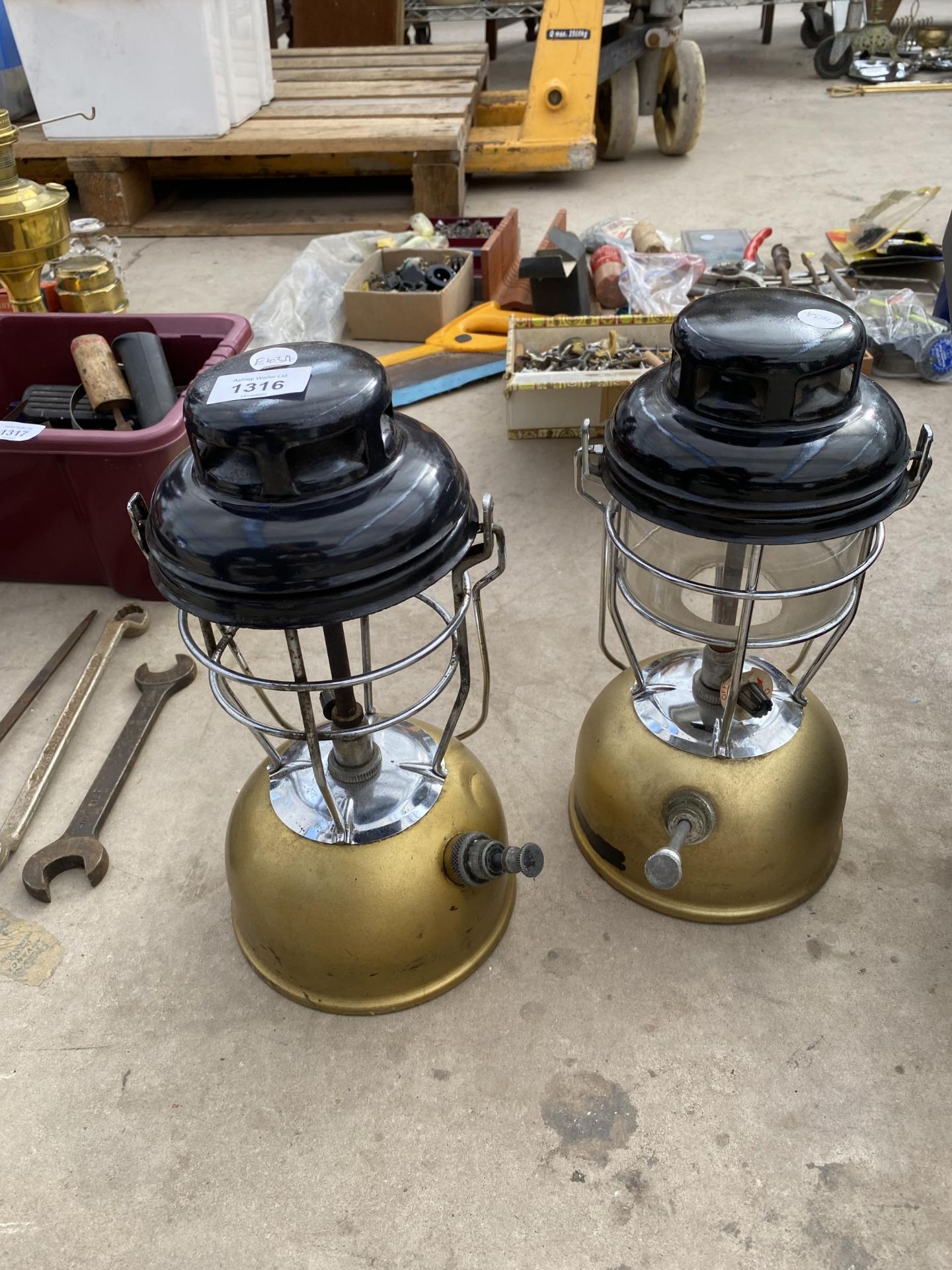 TWO VINTAGE PARAFIN LAMPS - Image 2 of 3