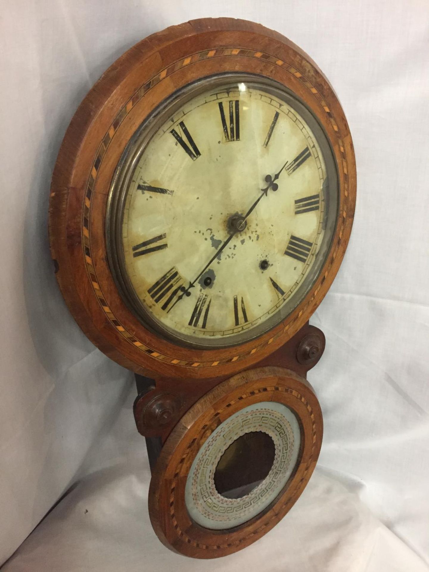 AN INLAID AMERICAN WALL CLOCK - Image 2 of 4