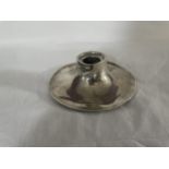 A HALLMARKED BIRMINGHAM SILVER INKWELL (MISSING COVER), DIAMETER 10 CM - 83 GRAMS (INCLUDING
