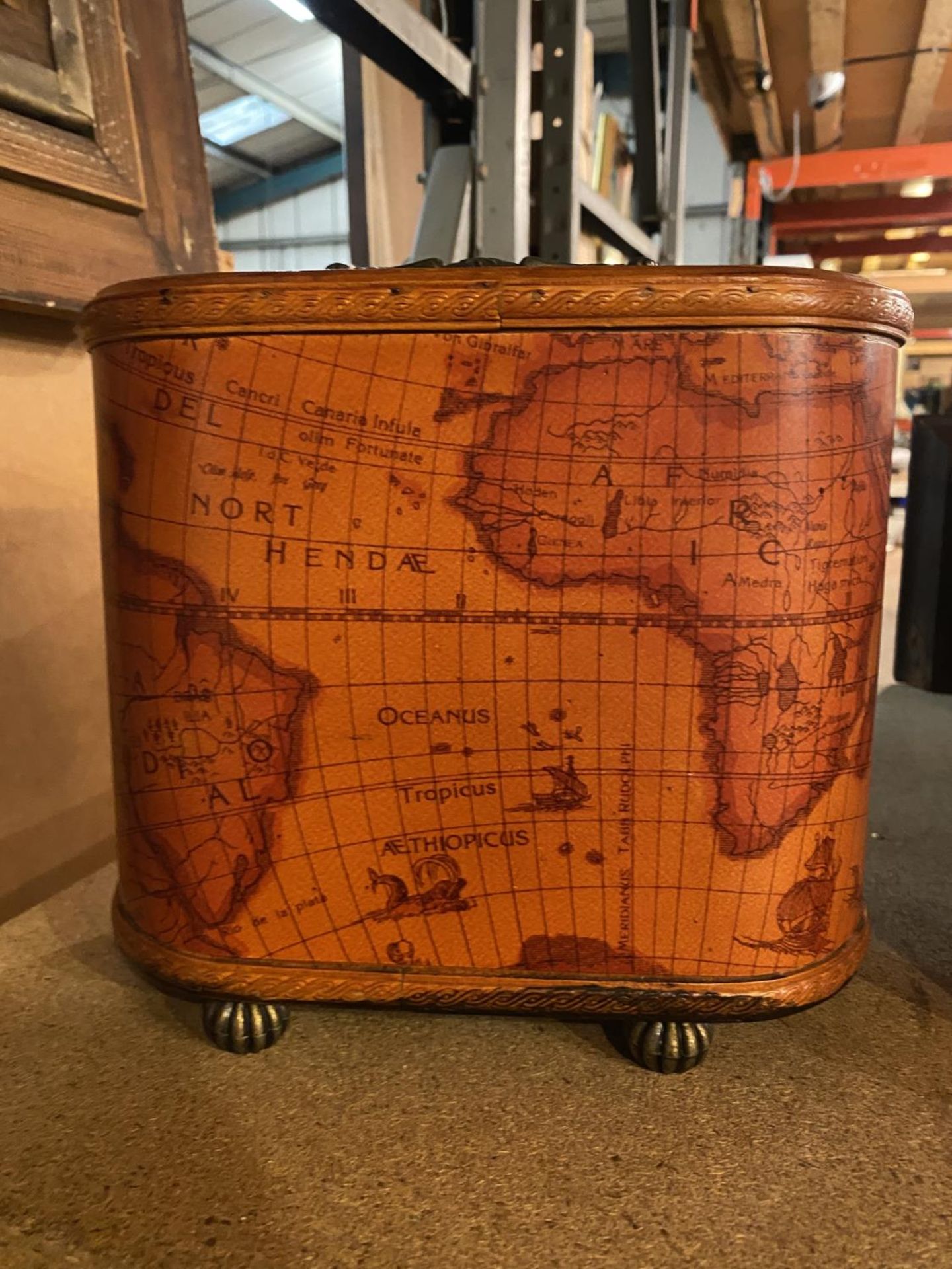 A MINATURE THREE DRAWER CHEST WITH MAP DECORATION - Image 4 of 5