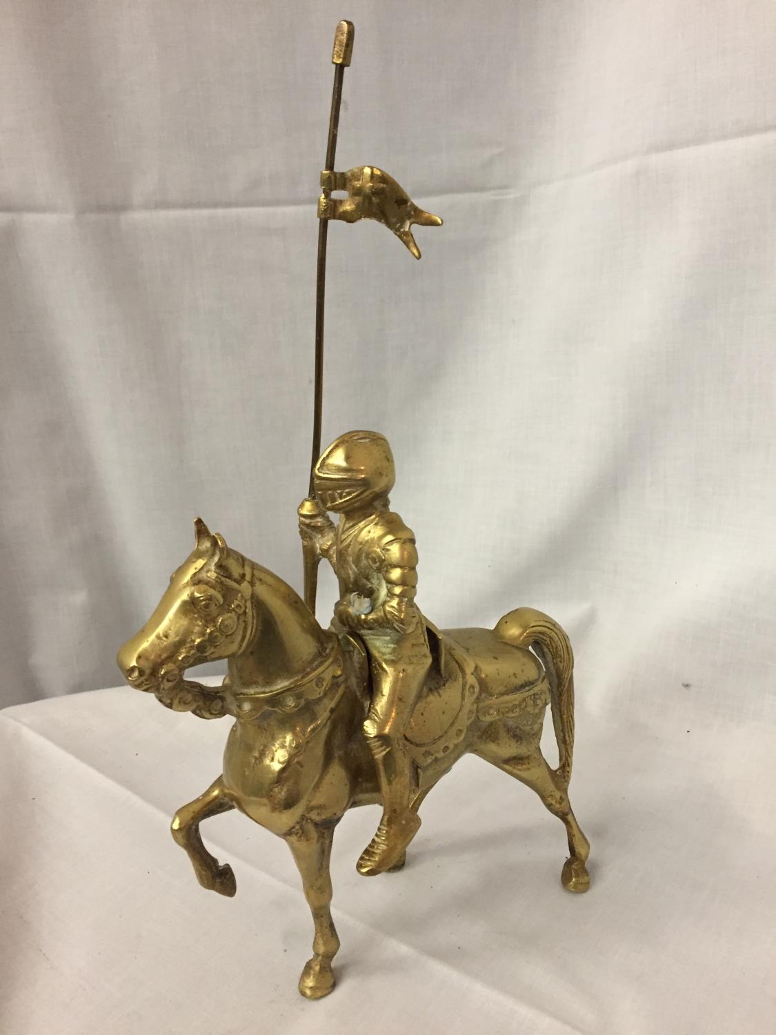 A HEAVY BRASS ORNAMENT OF A KNIGHT ON HORSEBACK (A/F) HEIGHT 35.5 CM