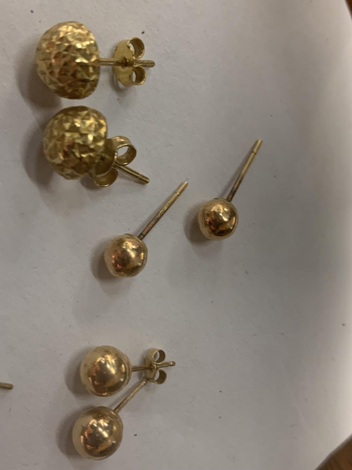 SIX PAIRS OF 9 CARAT GOLD STUDS GROSS WEIGHT 2.7 GRAMS - Image 2 of 3