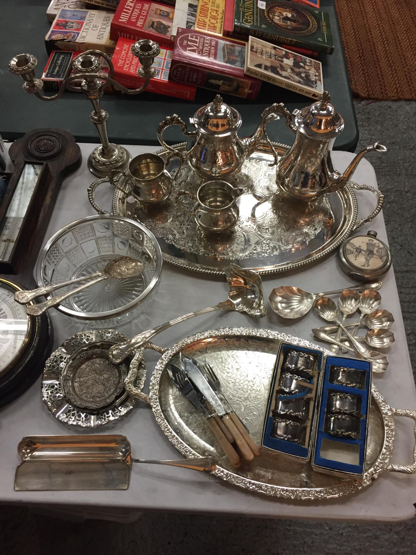 A COLLECTION OF SILVER PLATED ITEMS TO INCLUDE A CANDELABRA, TEA & COFFEE POTS, SERVING BOWL AND