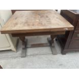 AN EARLY 20TH CENTURY OAK DRAW LEAF DINING TABLE, 35.5 X 34"