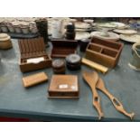 AN INTERESTING COLLECTION OF ITEMS TO INCLUDE TREEN STATIONARY TIDIES, A BOXED CAPTAIN'S MISTRESS
