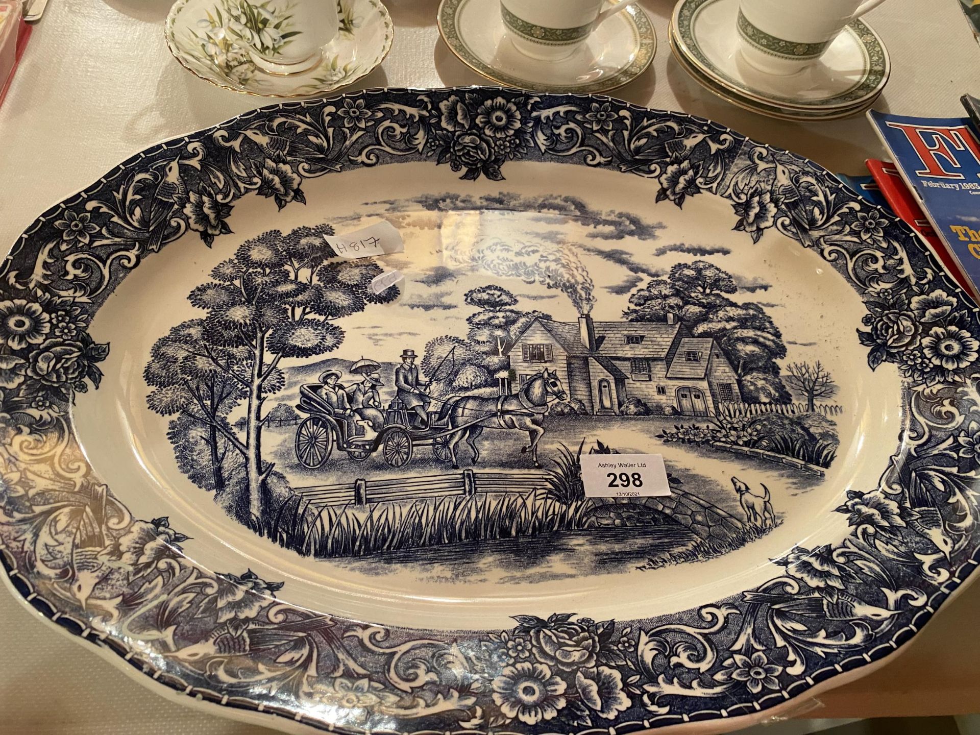 A COLLECTION OF CERAMICS TO INCLUDE A LARGE BLUE AND WHITE MEAT PLATE, ROYAL DOULTON RONDALAY CUPS - Image 2 of 4