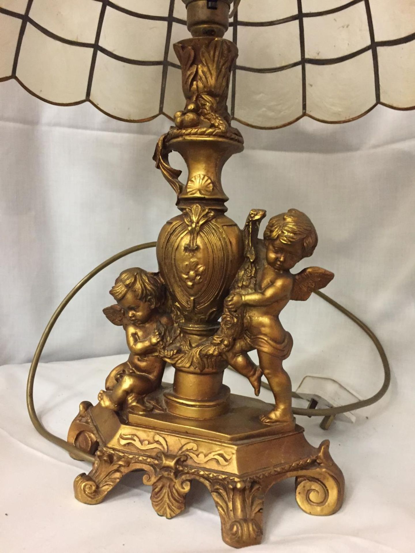 AN ORNATE GILDED LAMP BASE DEPICTING CHERUBS WITH A CAPIZ SHELL SHADE - Image 2 of 3