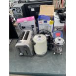 AN ASSORTMENT OF ELECTRICALS TO INCLUDE A TOASTER, TWO KETTLES AND A HAIR DRYER ETC