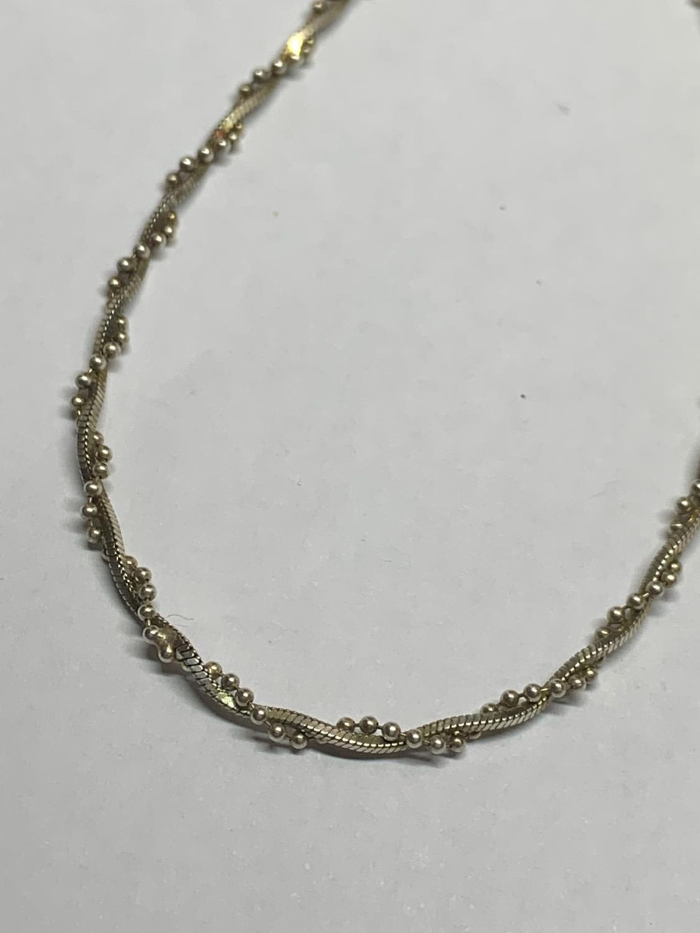FOUR VARIOUS SILVER NECKLACES - Image 2 of 5