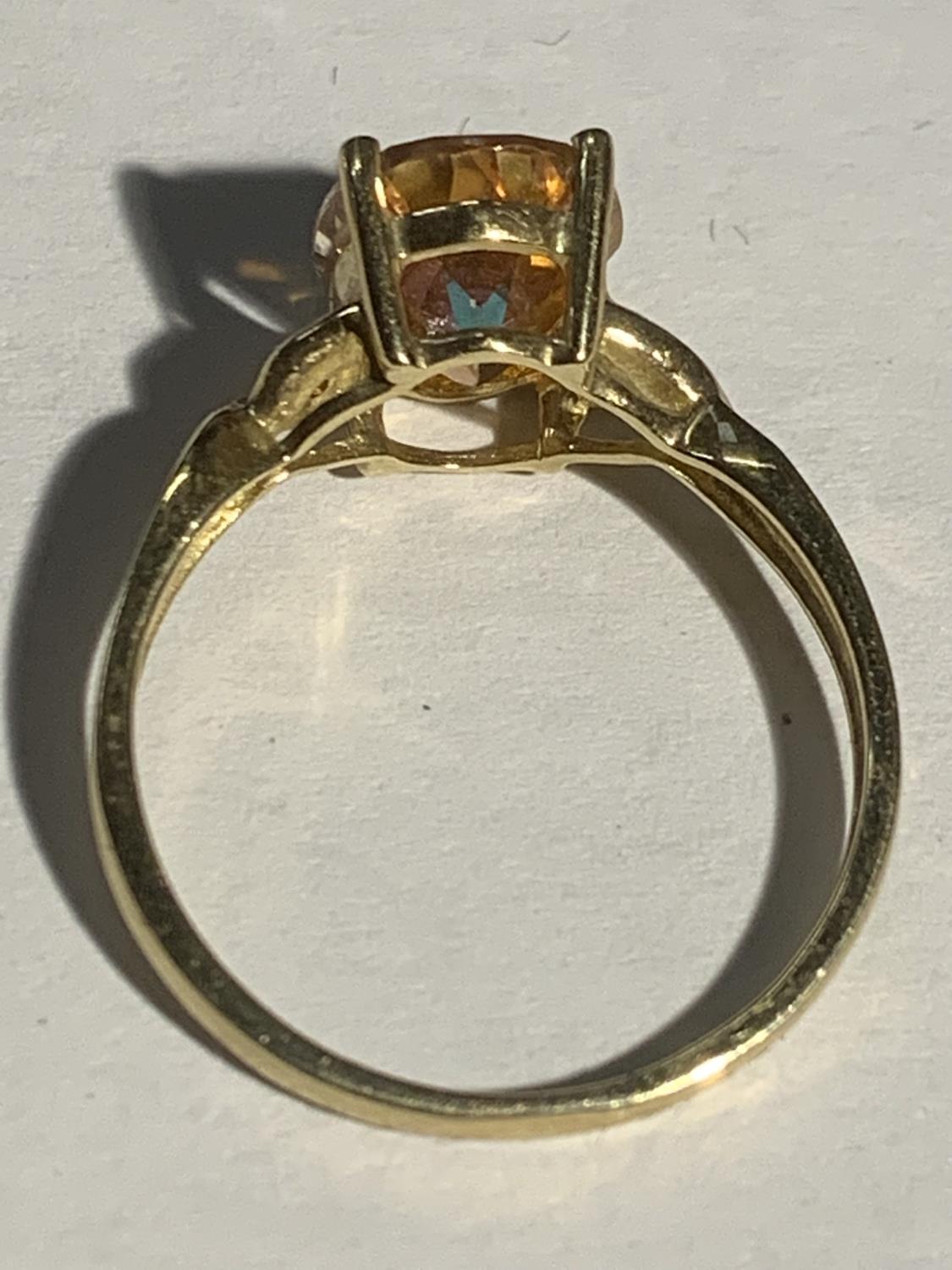 A 9 CARAT GOLD RING WITH A LARGE MULTI COLOURED STONE SIZE P GROSS WEIGHT 2.3 GRAMS - Image 3 of 3