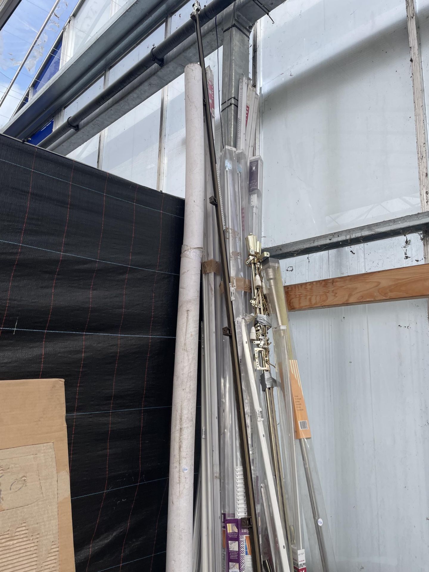 AN ASSORTMENT OF CURTAIN RAILS AND POLES ETC - Image 3 of 3