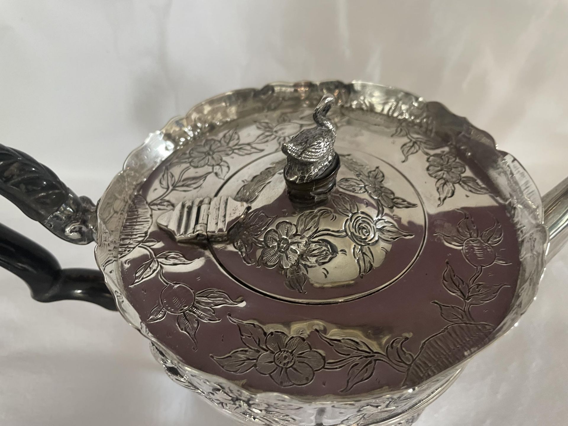 A HIGHLY DECORATIVE HALLMARKED 1892 LONDON SILVER TEAPOT, MAKER JAMES WAKELY AND FRANK CLARKE - Image 2 of 9