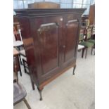 A GEORGIAN MAHOGANY BOOKCASE TOP WITH TWO PANELLED DOORS, FOUR INTERNAL DRAWERS, DIVIDERS AND TWO